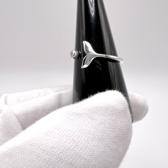 Sale $12 Firm! .925 Sterling Silver Whale Tail Ring - Picture 3 of 15